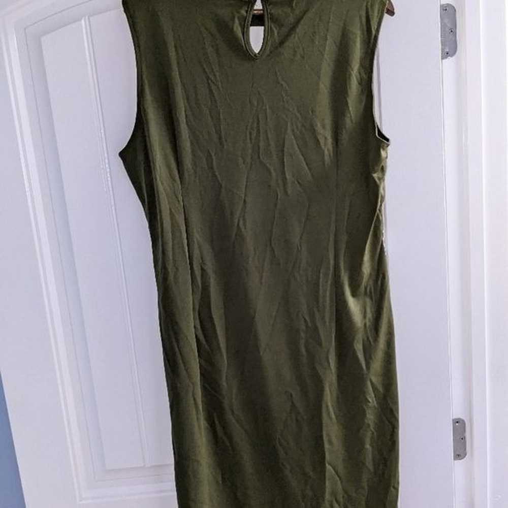 Green & White Sleeveless Womens Dress With Geomet… - image 2