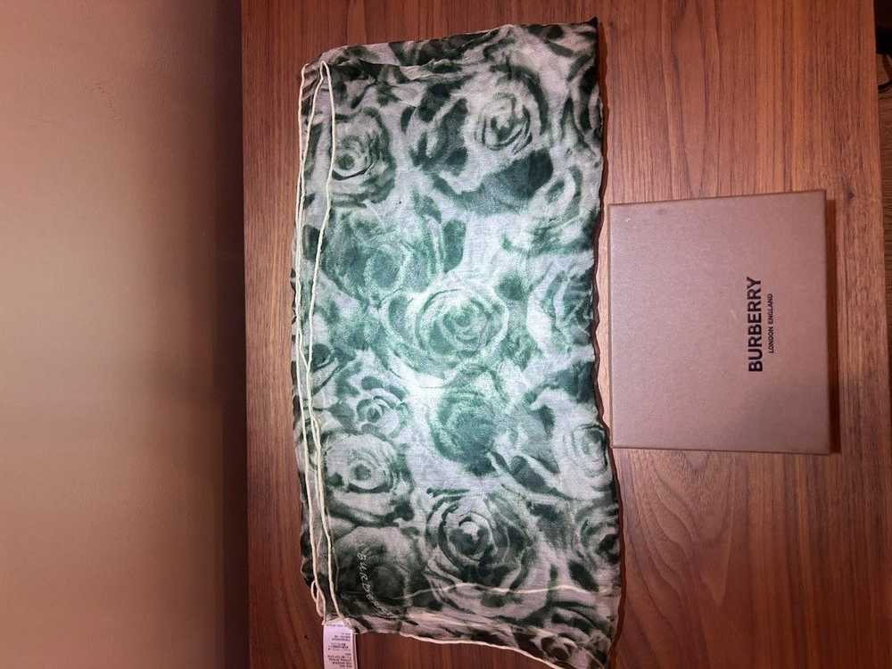 Burberry Rose pattern silk scarf - Green/White - image 1