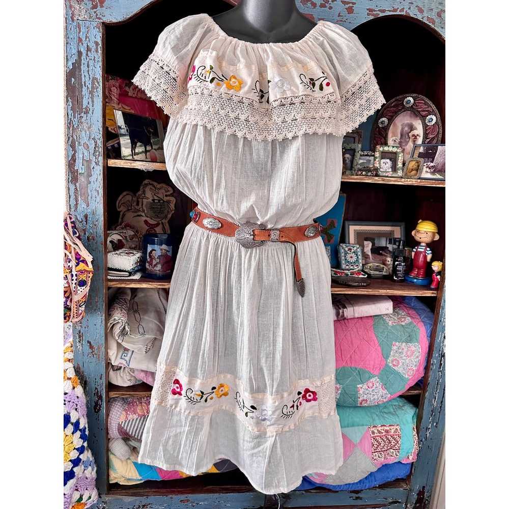 VINTAGE EMBROIDERED RUFFLED GAUZE PEASANT DRESS W… - image 11