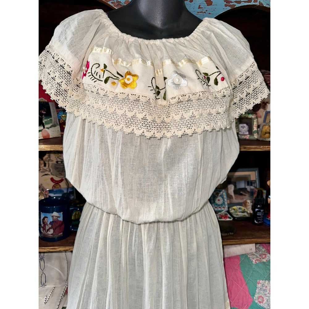 VINTAGE EMBROIDERED RUFFLED GAUZE PEASANT DRESS W… - image 3