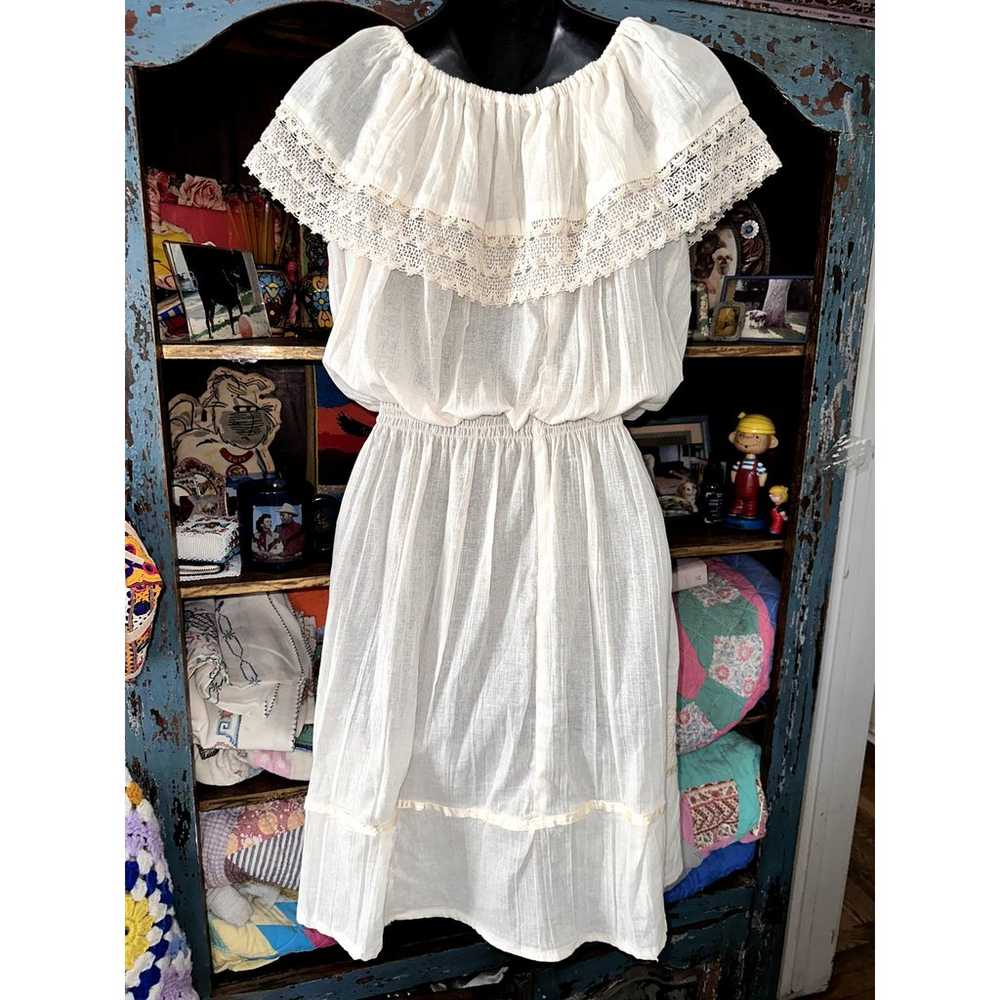 VINTAGE EMBROIDERED RUFFLED GAUZE PEASANT DRESS W… - image 4