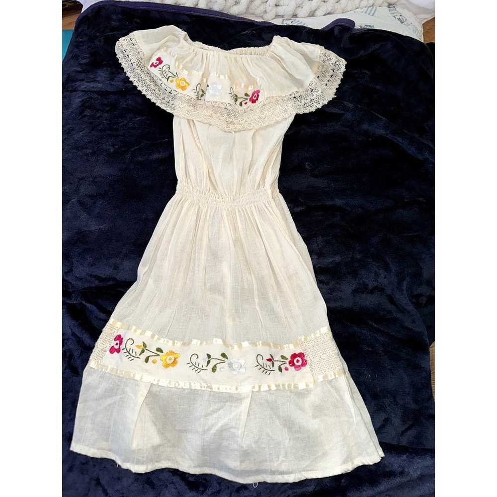 VINTAGE EMBROIDERED RUFFLED GAUZE PEASANT DRESS W… - image 5