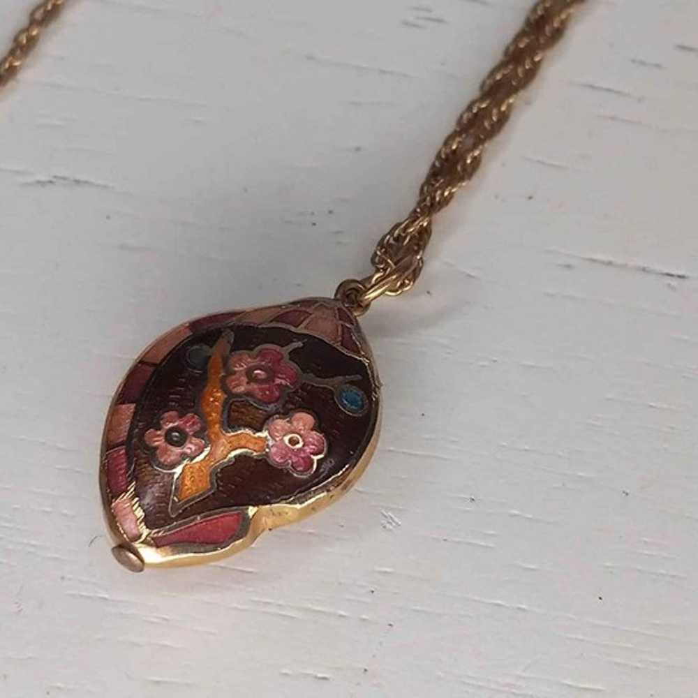 Cloisonne Seashell Pendant Necklace Vintage - image 4