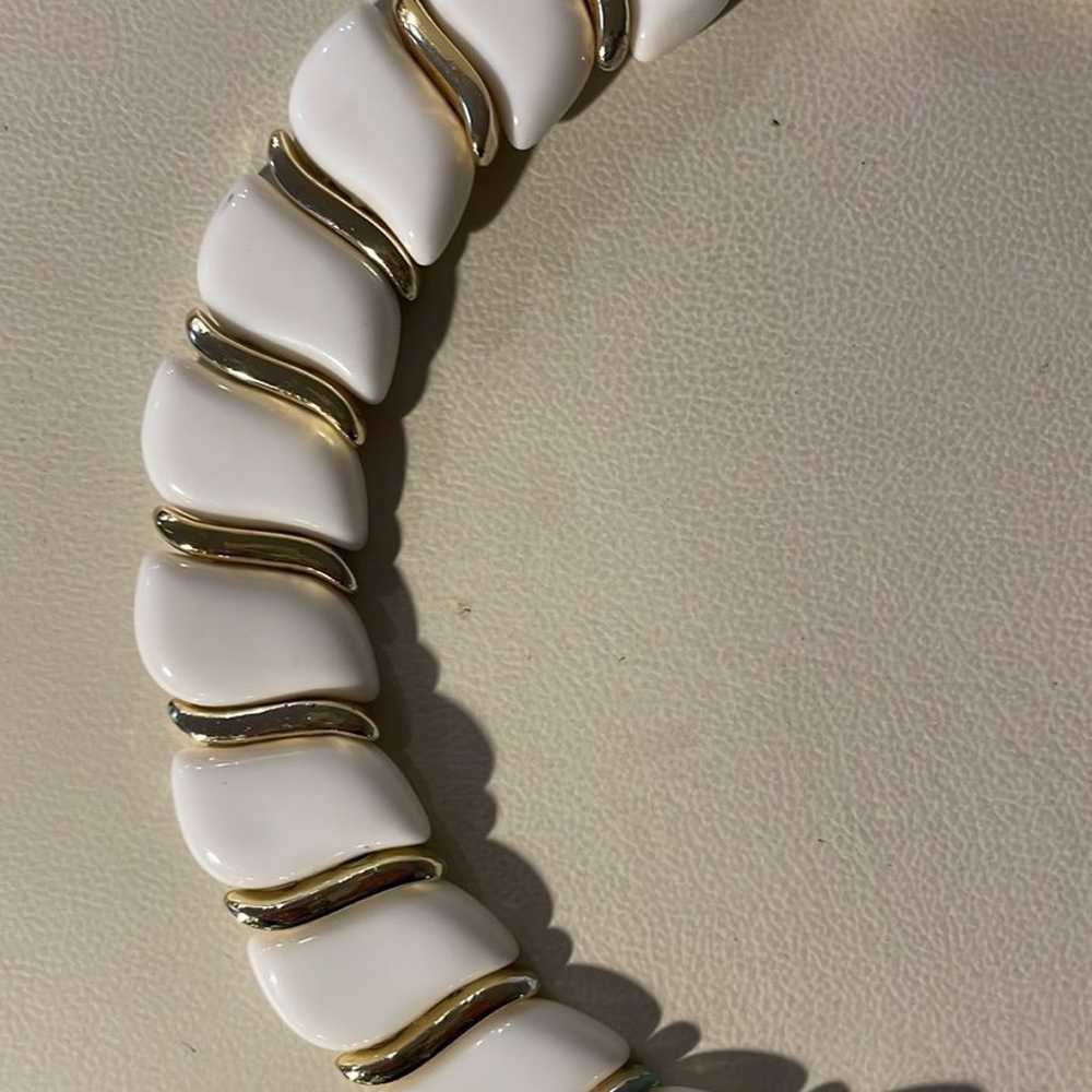 Vintage Lucite Plastic Necklace, Choker, White & … - image 3