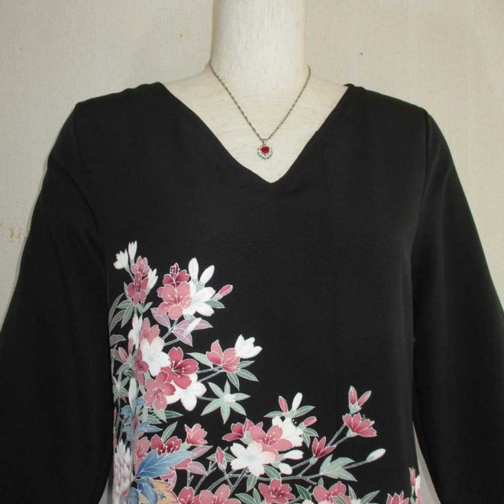 This is a V-neck kimono remade dress from a black… - image 3