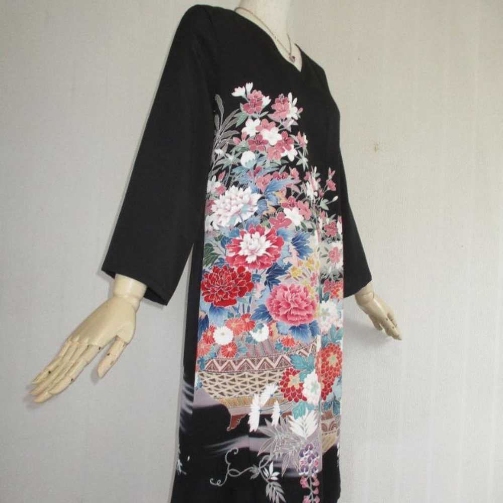 This is a V-neck kimono remade dress from a black… - image 4