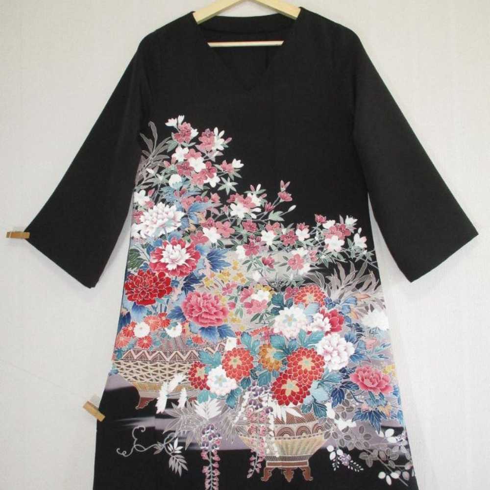 This is a V-neck kimono remade dress from a black… - image 6