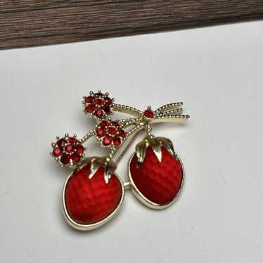 Sarah Coventry Red Rhinestone Strawberry Fruit Br… - image 1