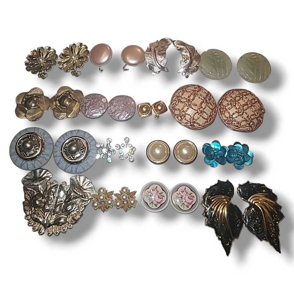 Lot of 16 Pairs Vintage Clip-on Earrings Flowers … - image 1