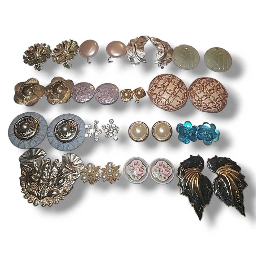 Lot of 16 Pairs Vintage Clip-on Earrings Flowers … - image 3