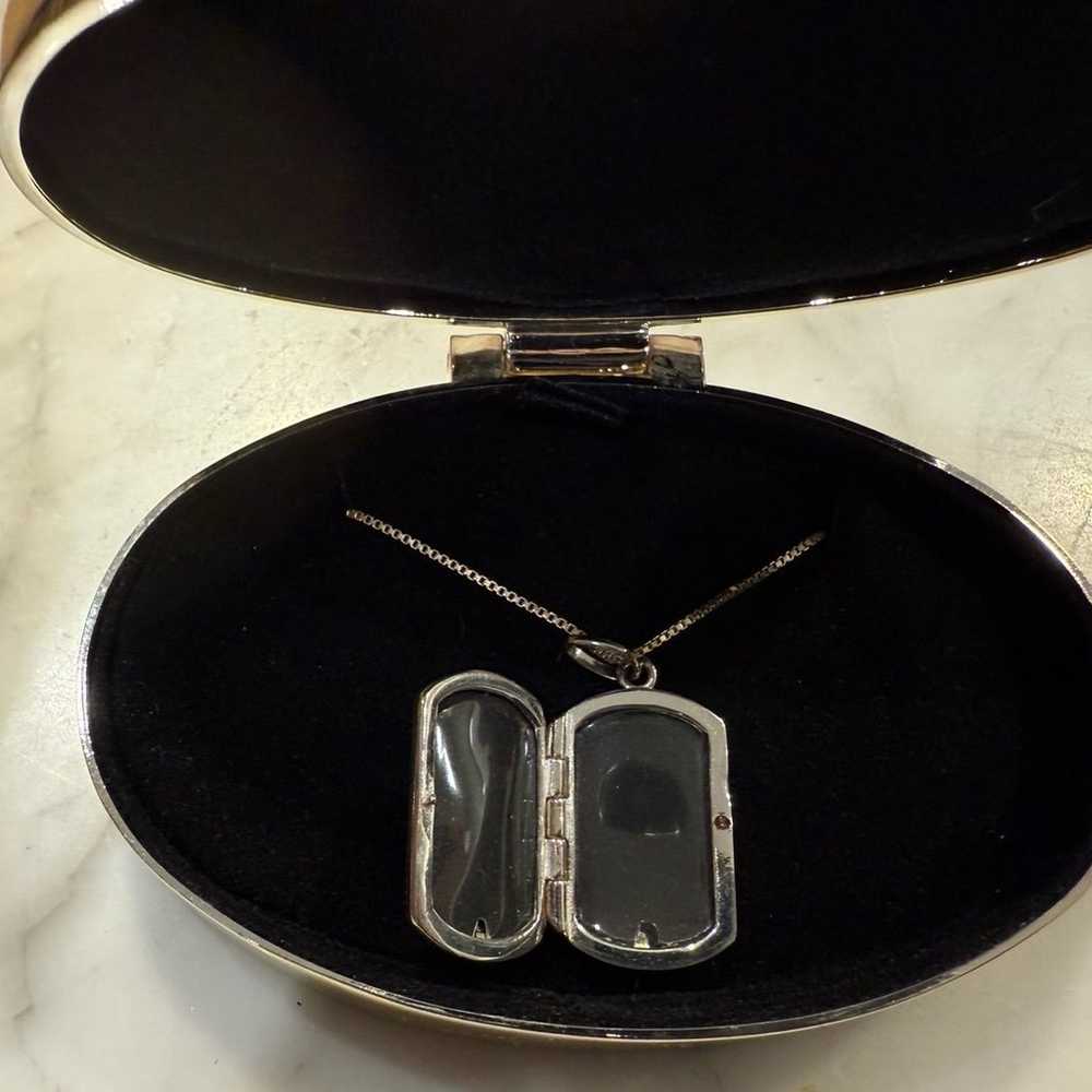 Silver locket and box for sister - image 2