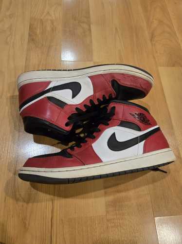 Jordan Brand × Nike Jordan 1 mid Chicago Toe