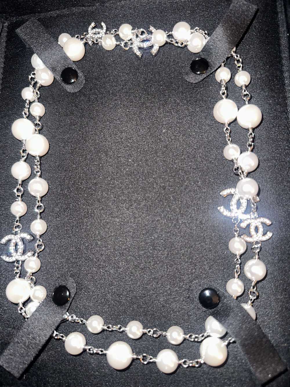 Chanel CHANEL 42 inch Pearl Necklace - Whiteopens - image 11