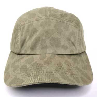 74▢STUSSY アーチストラップ CAP UT0602-5 Stüssy - STU アーチ ストラップバック キャップ | HBX - ハイプ
