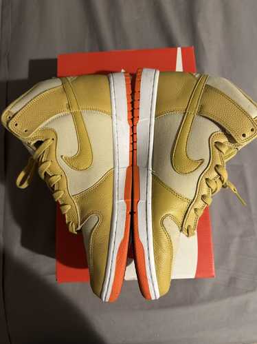 Nike Nike Dunk High Wheat Gold size 12