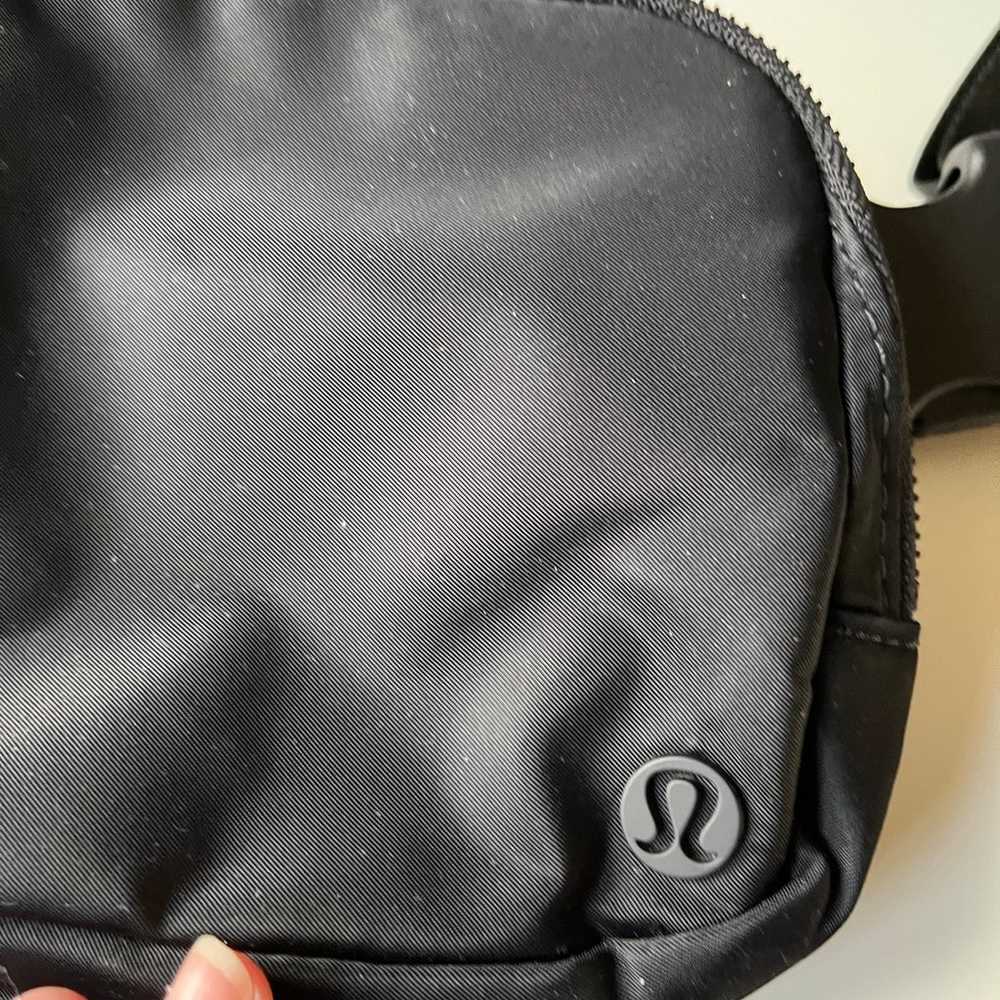 Lululemon Original Strap Everywhere Belt Bag - image 2