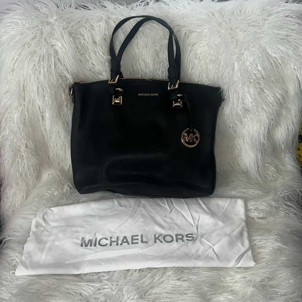 Like New Michael Kors Gorgeous Black Leather Shou… - image 1