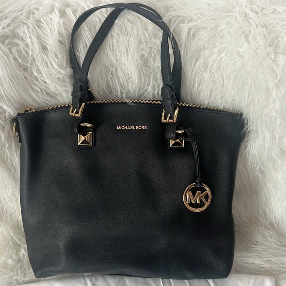 Like New Michael Kors Gorgeous Black Leather Shou… - image 2