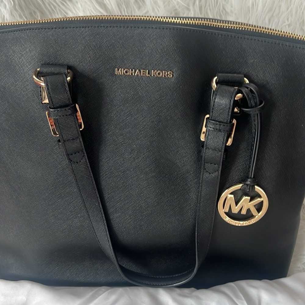 Like New Michael Kors Gorgeous Black Leather Shou… - image 7