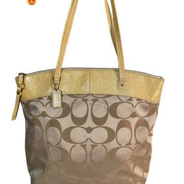 COACH SIGNATURE SHOULDER BAG