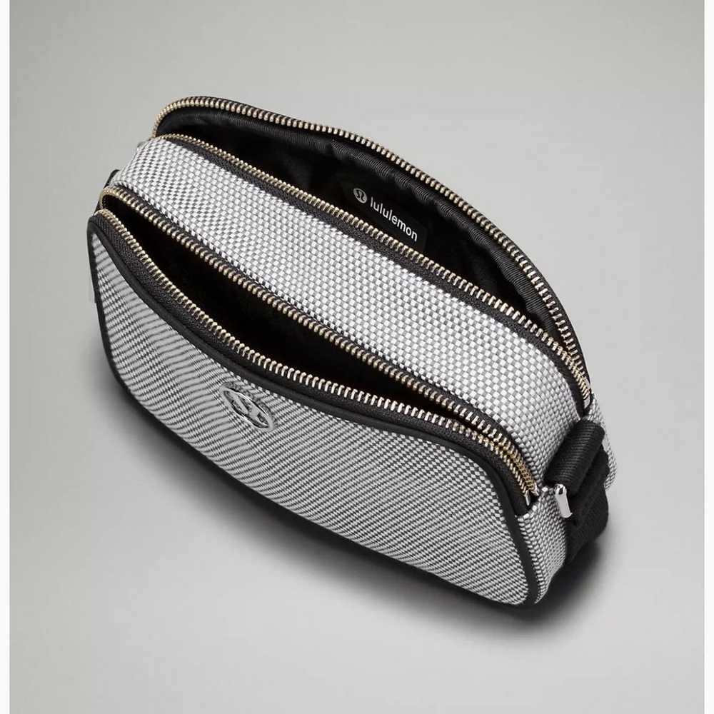 Lululemon Crossbody Camera Bag 2L Canvas - image 3