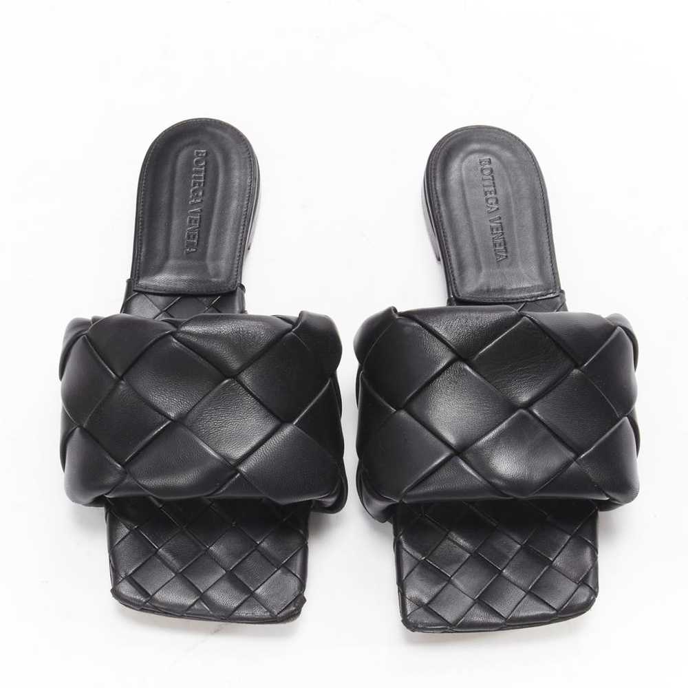 Bottega Veneta Lido leather flip flops - image 10