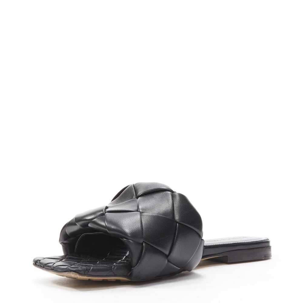 Bottega Veneta Lido leather flip flops - image 3