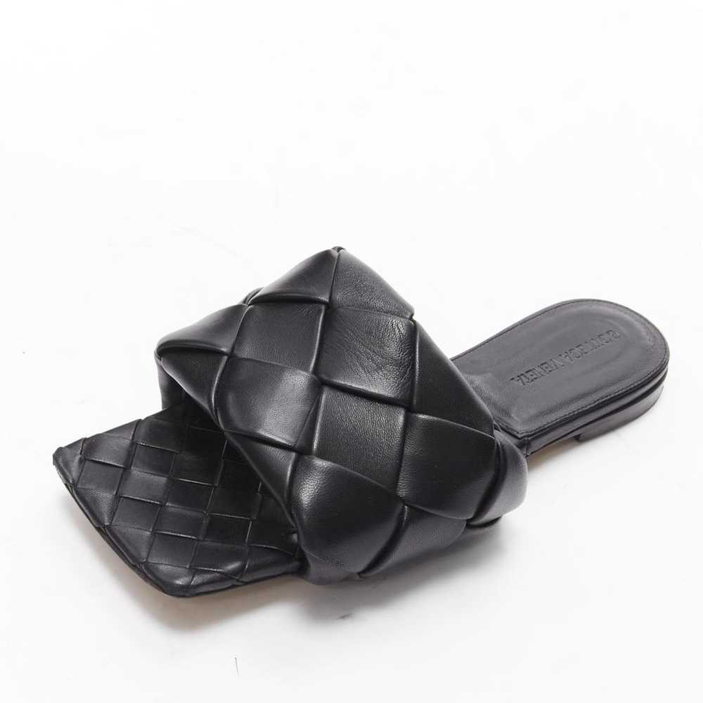 Bottega Veneta Lido leather flip flops - image 8