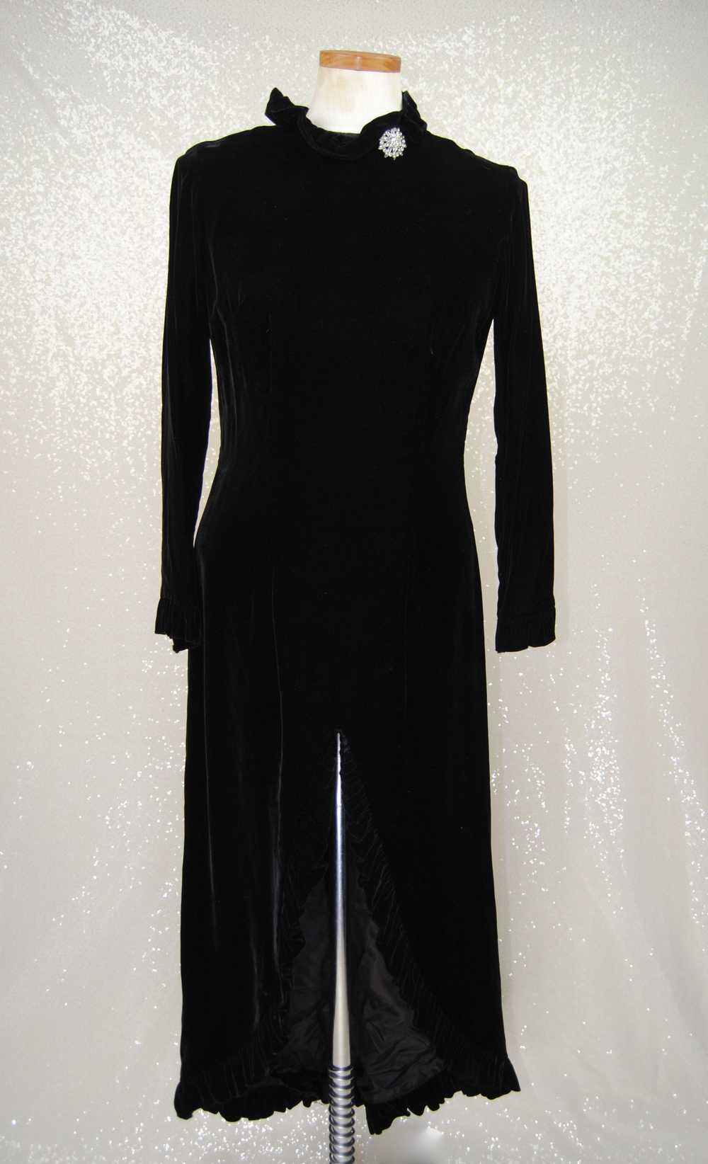 1960s Vintage Black Velvet Ruffled Asymmetrical H… - image 9