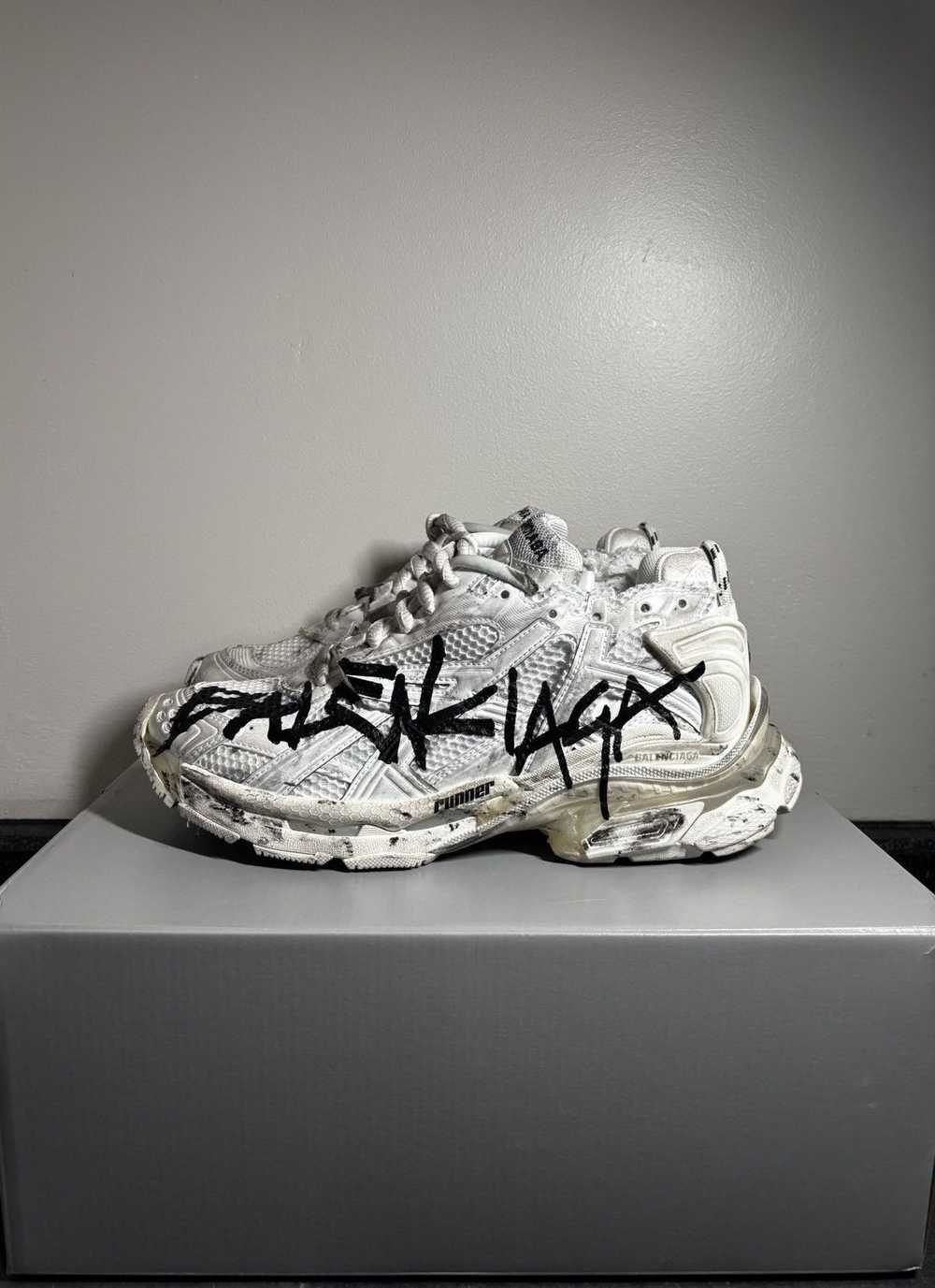 Balenciaga Balenciaga Graffiti Runner Sneaker! - image 5