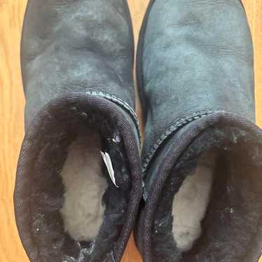 Black sheepskin short boots