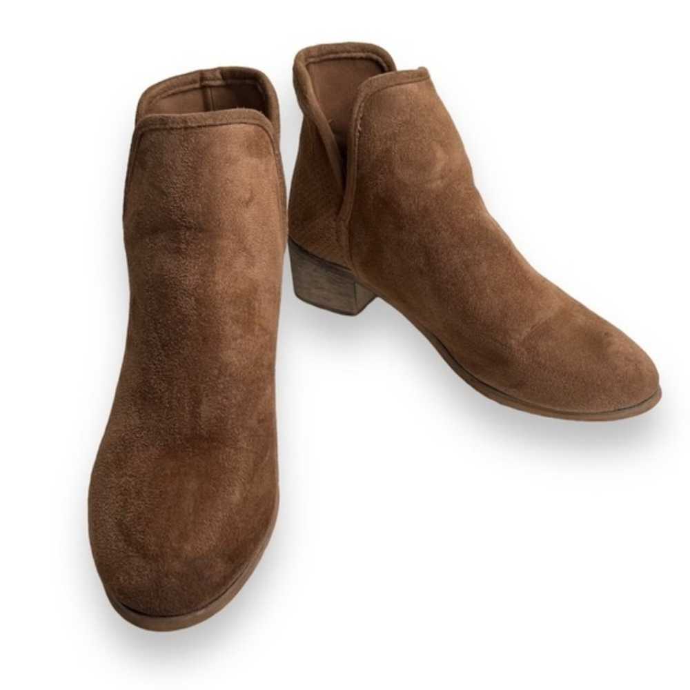 Seven7 Soho Boot Tan Faux Suede Perfed Chelsea Wo… - image 1