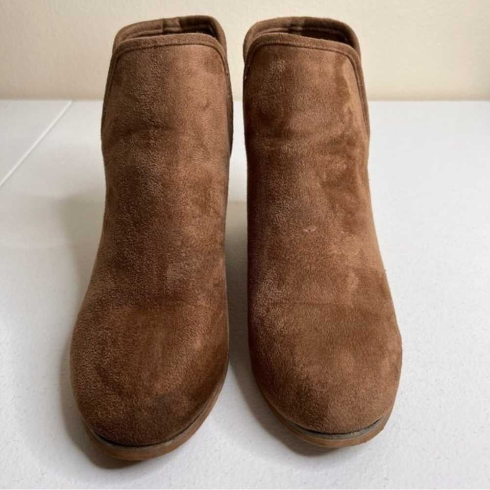 Seven7 Soho Boot Tan Faux Suede Perfed Chelsea Wo… - image 2