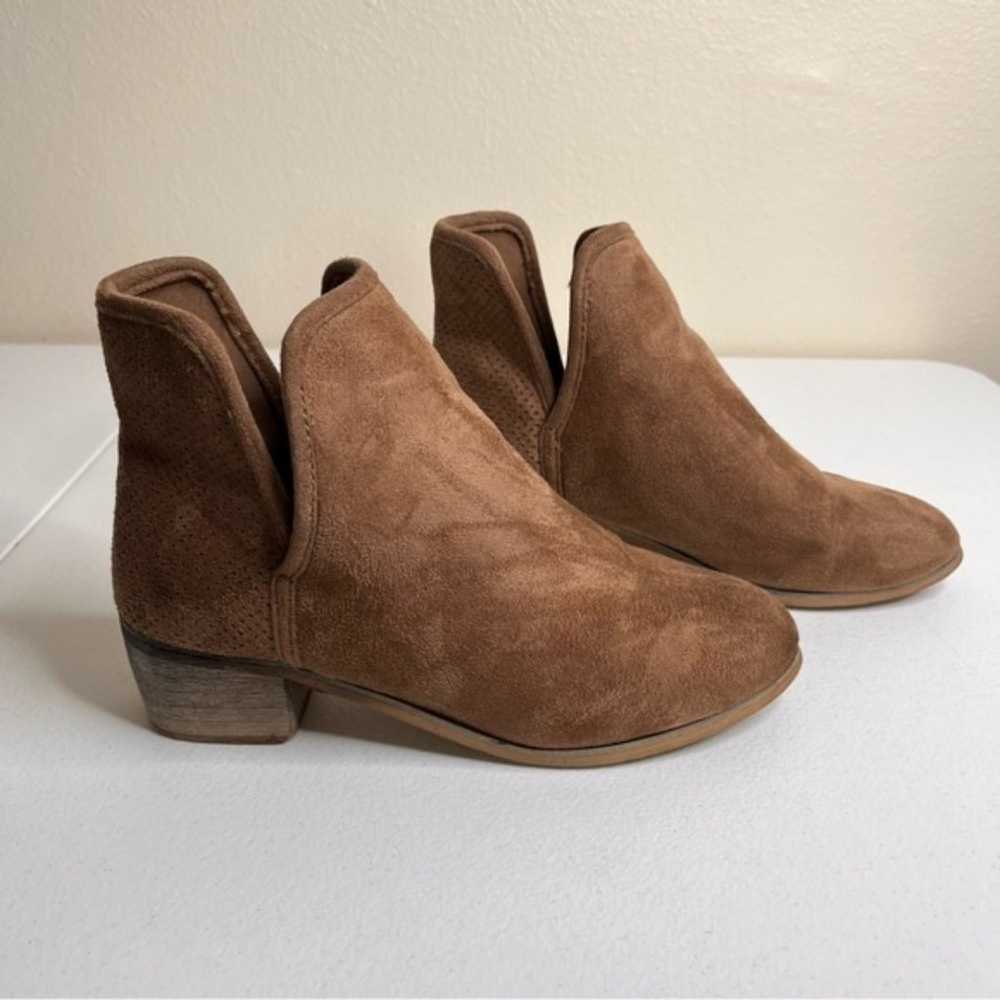 Seven7 Soho Boot Tan Faux Suede Perfed Chelsea Wo… - image 3