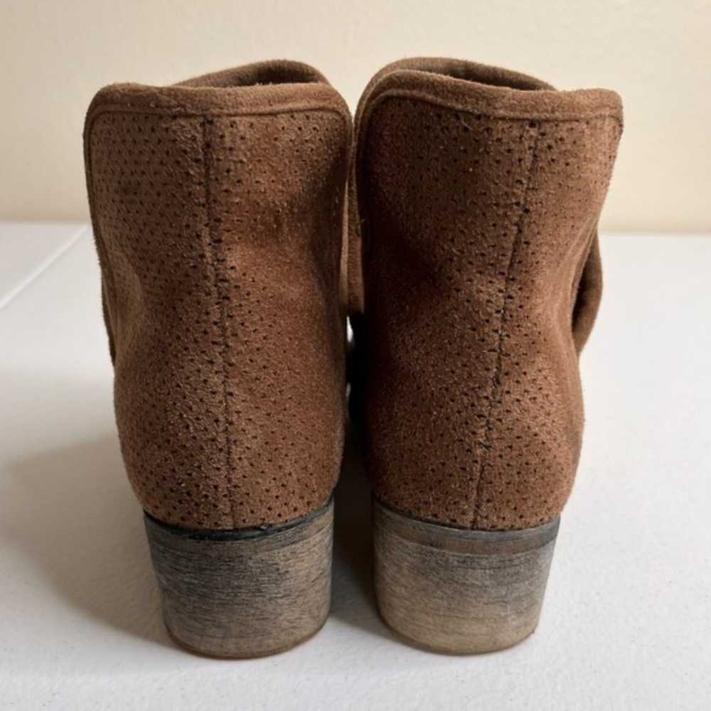 Seven7 Soho Boot Tan Faux Suede Perfed Chelsea Wo… - image 7