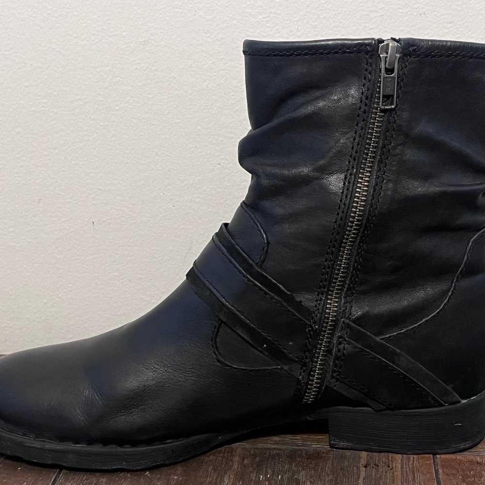 Born Blacl Leather Boots Womens size 11 - image 4