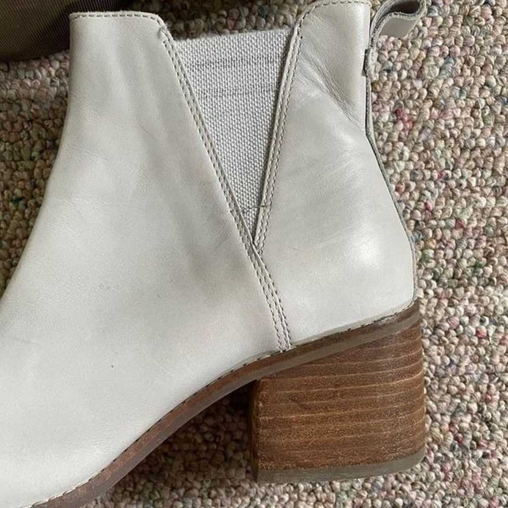 TOMS Esme Light Gray Leather Ankle Boots - image 7