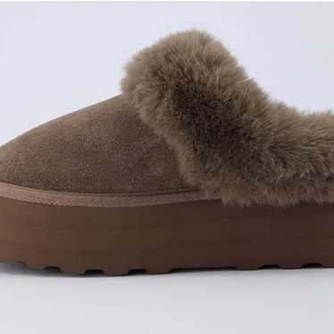 Cushionaire  Husky Suede Cozy Platform Mule