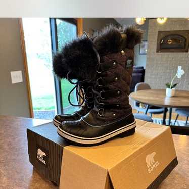 Sorel Joan of arctic boots.