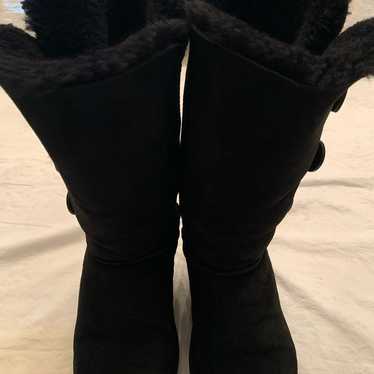 Ugg Genuine sheepskin