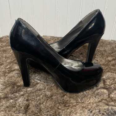 Black patent leather G by Guess Pumps, heels