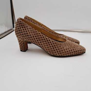 California Magdesians Taupe Checkers Pumps 8M - image 1