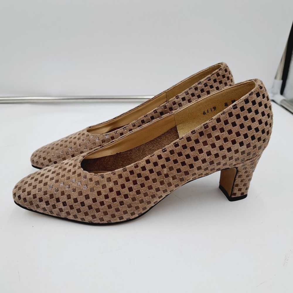 California Magdesians Taupe Checkers Pumps 8M - image 2