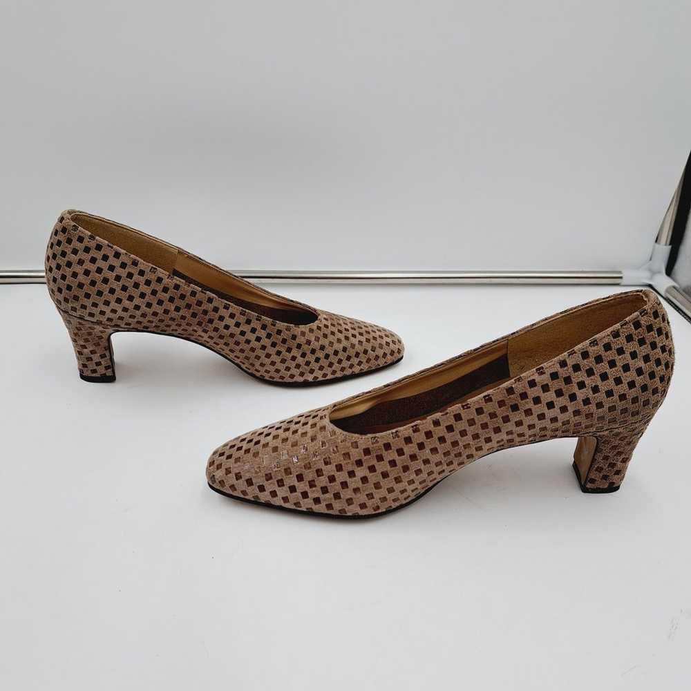 California Magdesians Taupe Checkers Pumps 8M - image 3