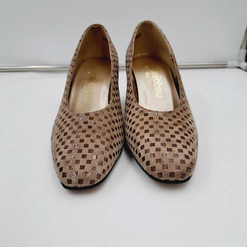 California Magdesians Taupe Checkers Pumps 8M - image 5