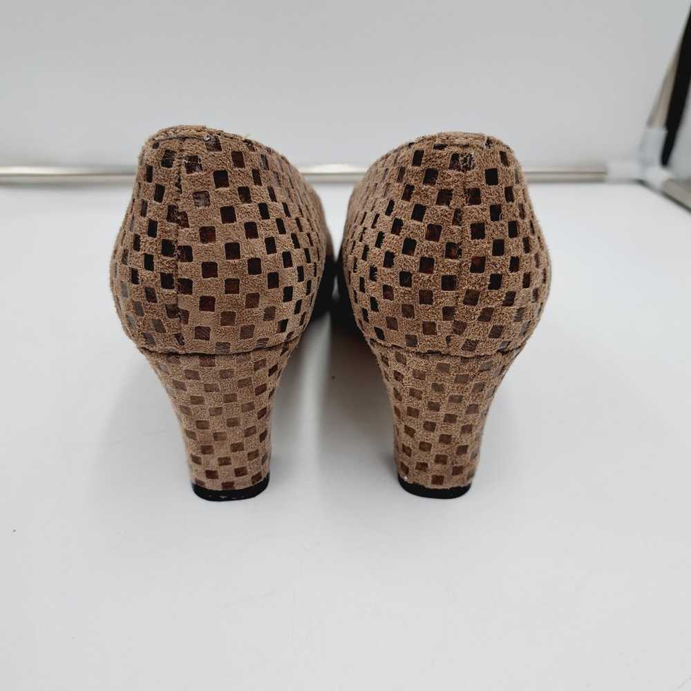 California Magdesians Taupe Checkers Pumps 8M - image 6