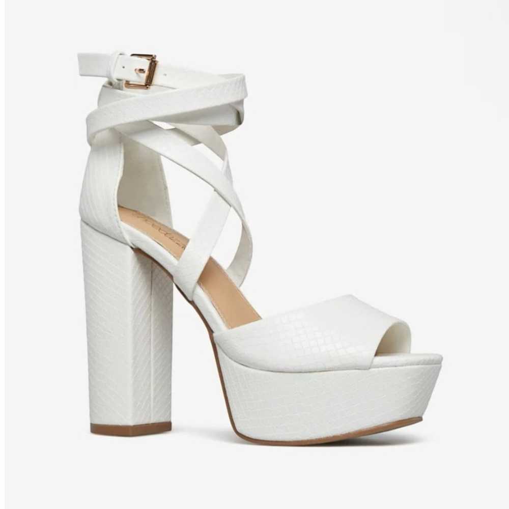 NIB Rosalinda Strappy Sandal White Snake Block 5”… - image 2