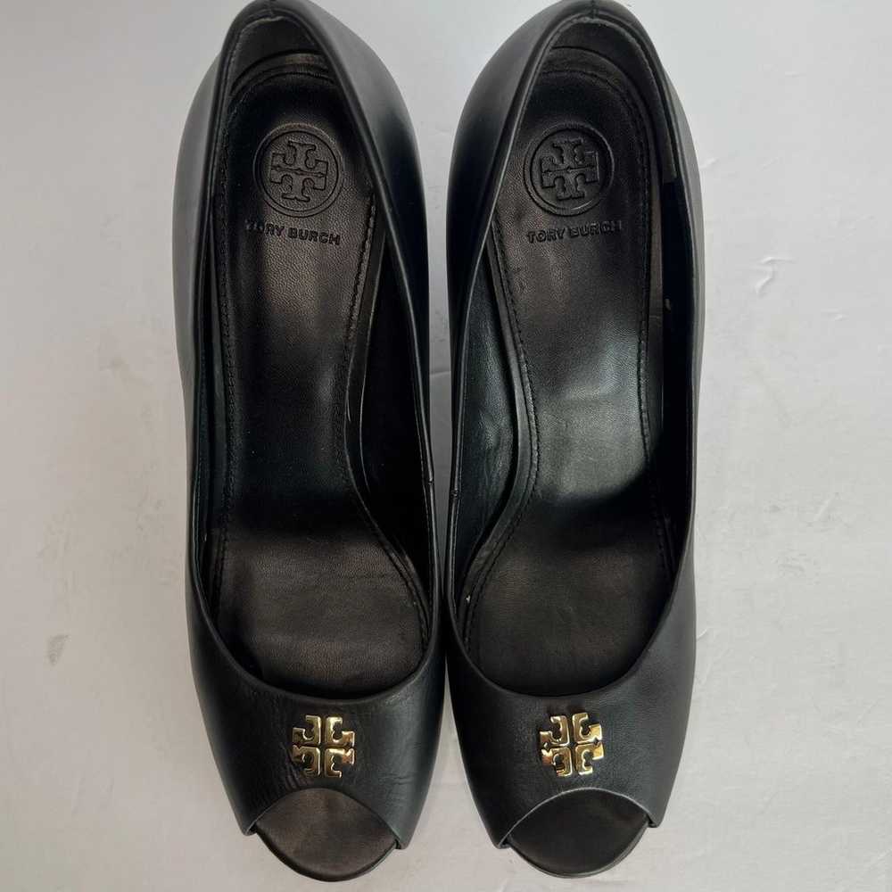 Size 11M Tory Burch Wedge Open Toe Black Leather … - image 10