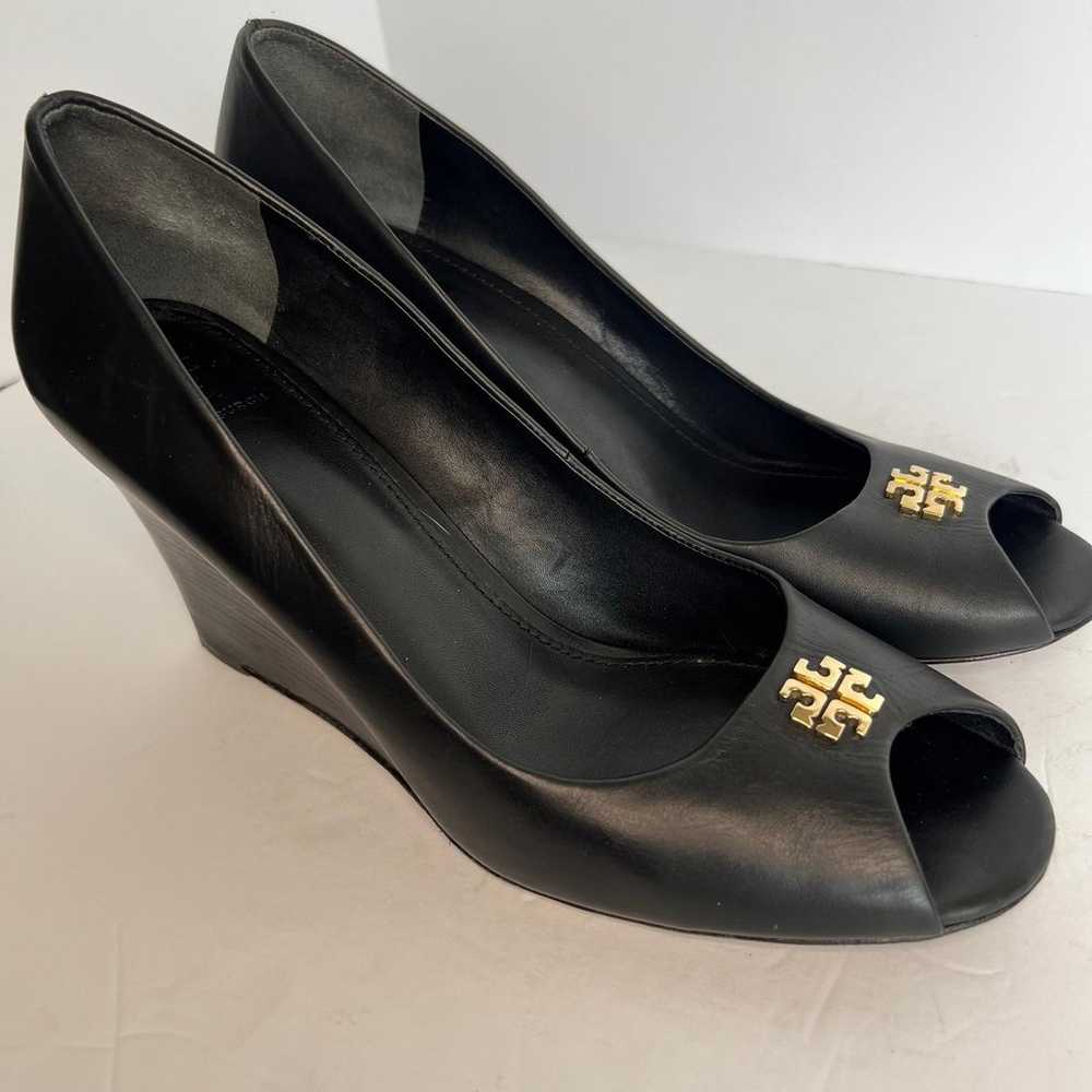 Size 11M Tory Burch Wedge Open Toe Black Leather … - image 1