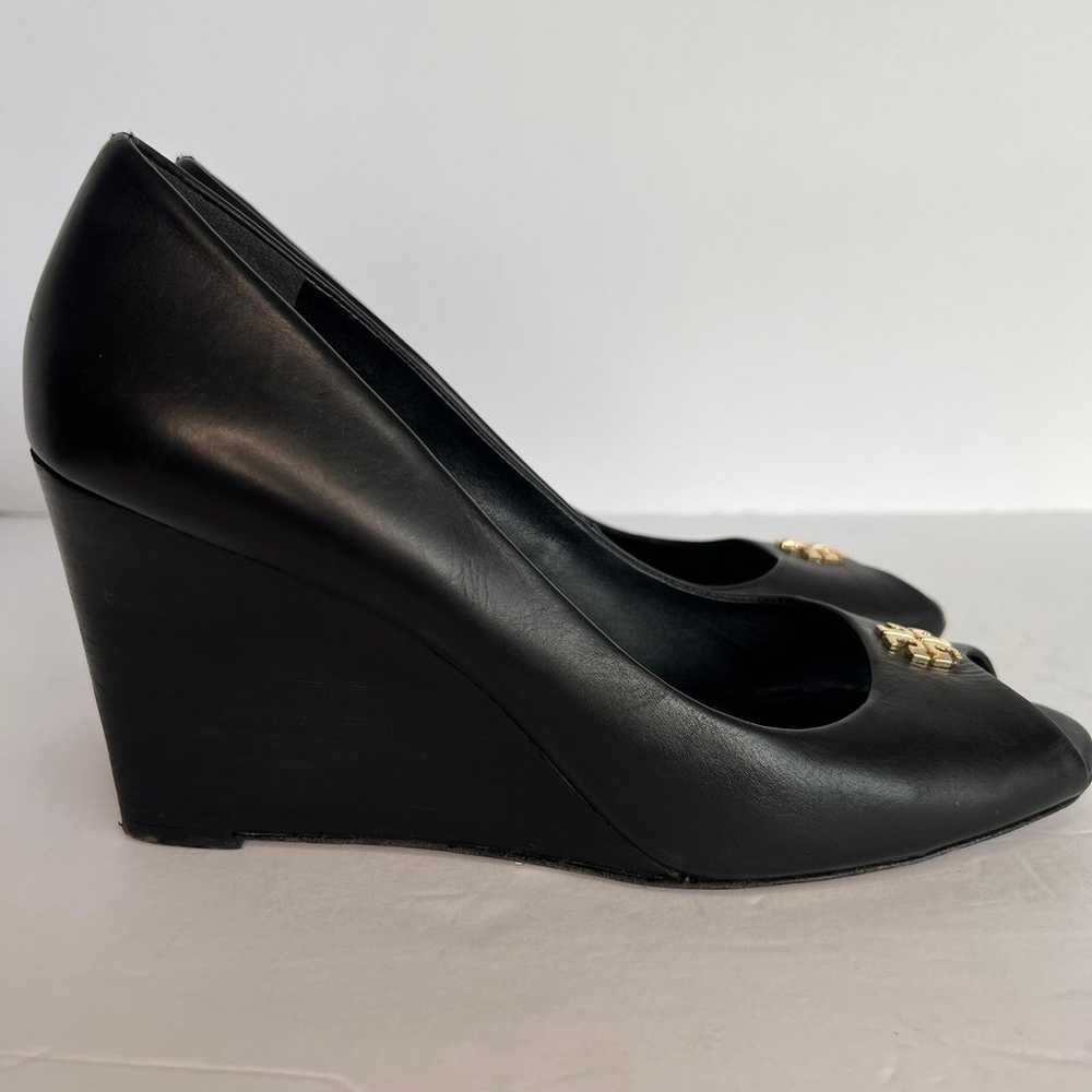 Size 11M Tory Burch Wedge Open Toe Black Leather … - image 5